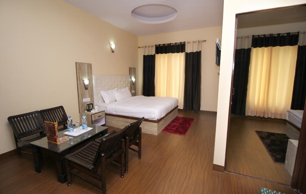 The Grand Welcome Hotell Shimla Exteriör bild