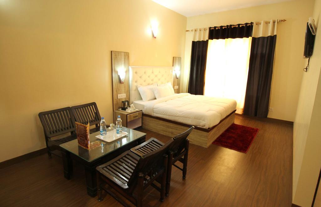 The Grand Welcome Hotell Shimla Exteriör bild